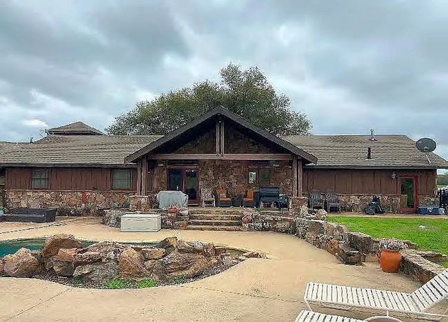 14803 Fm 322, House other with 6 bedrooms, 3 bathrooms and null parking in Elkhart TX | Image 4