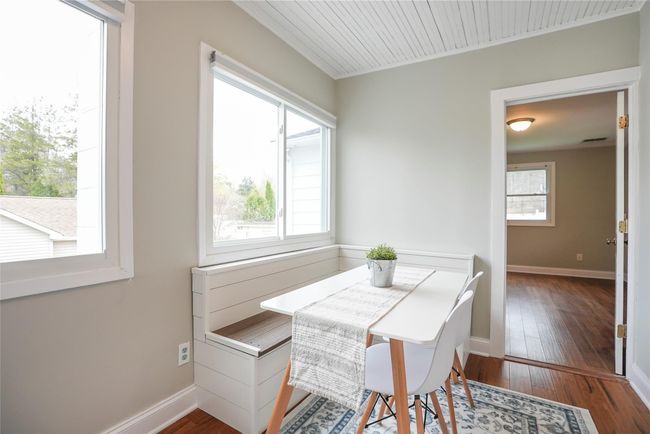 Sun-drenched dining room! | Image 9