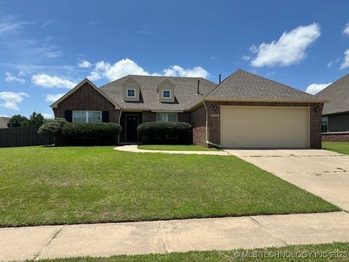 4526 Narcissus Ave, Broken Arrow, OK, 74011-4042 | Card Image