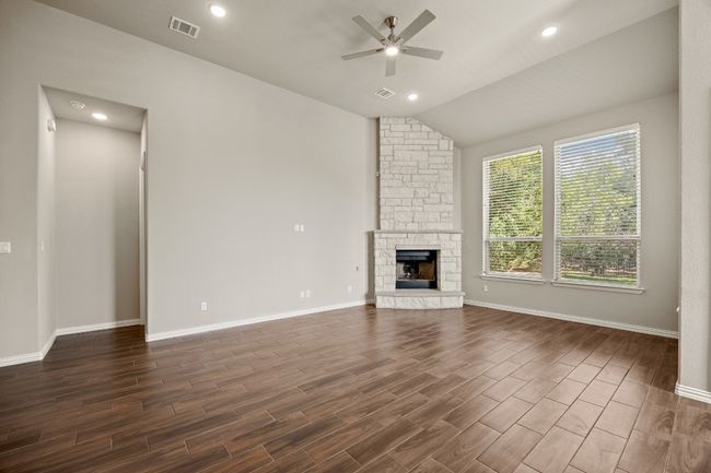 433 Stoney Point Rd, House other with 4 bedrooms, 3 bathrooms and null parking in Austin TX | Image 7