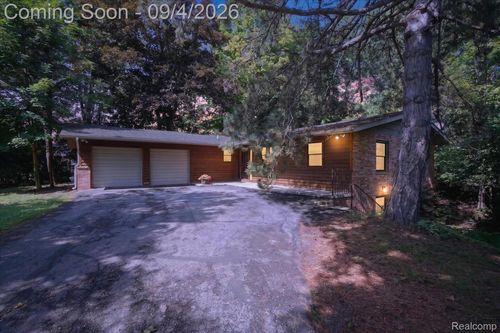 1352 Catherines Way, Howell, MI, 48843-7175 | Card Image