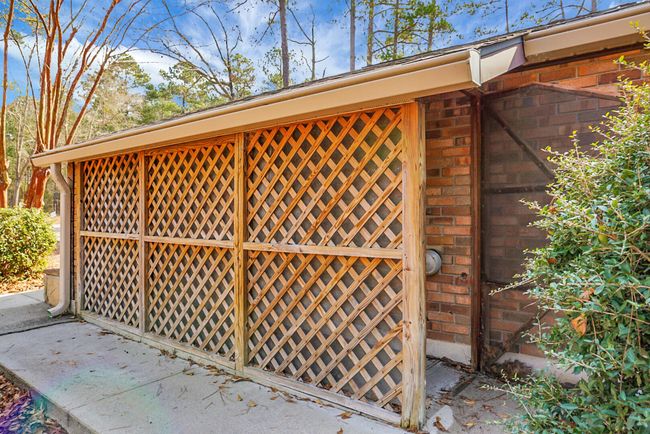 Storage on side of Home | Image 10