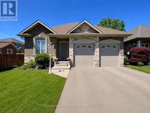 211 First Street Louth, St Catharines, ON, L2W | Card Image