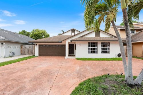 19080 Nw 77th Ct, Hialeah, FL, 33015-2752 | Card Image