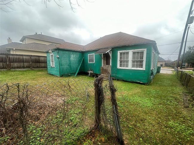 8110 Gladstone St, House other with 3 bedrooms, 1 bathrooms and null parking in Houston TX | Image 11