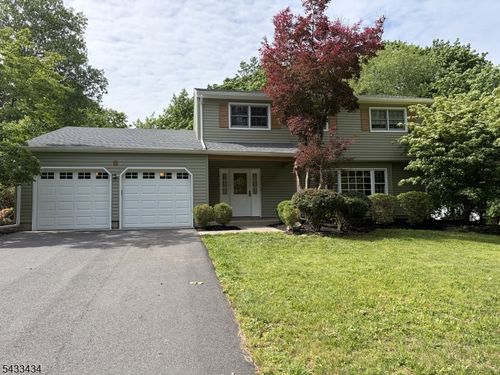 8 Liberty Ln, Somerset, NJ, 08873-2813 | Card Image