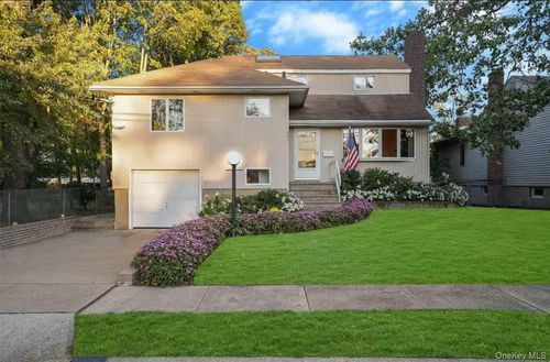 803 Virginia Ave, N Bellmore, NY, 11710-1339 | Card Image