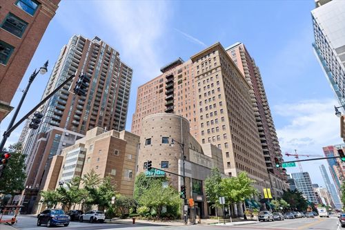apt-1303-40 9th St, Chicago, IL, 60605-2148 | Card Image