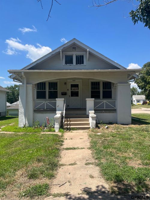 1127 D St, Fairbury, NE, 68352-1515 | Card Image