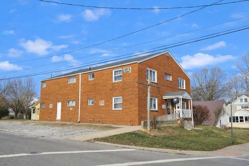 40 W Maple St, Johnstown, OH, 43031-1075 | Card Image