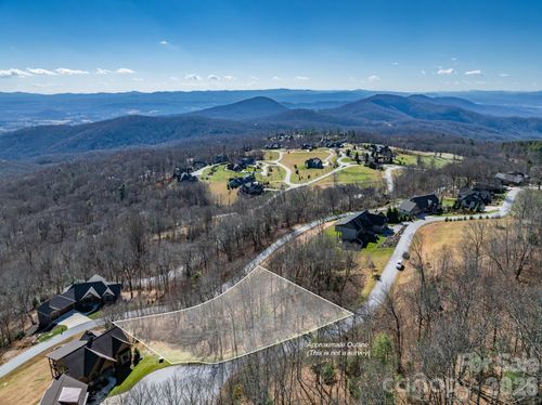 83-416 Summerset Dr, Hendersonville, NC, 28792-0155 | Card Image