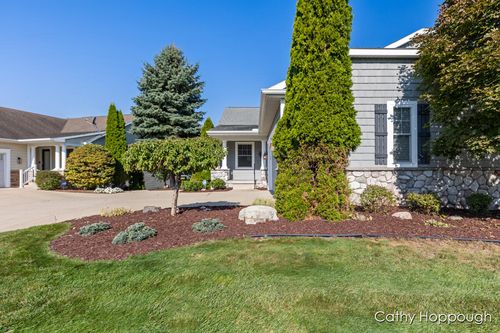 5162 Hawk Hollow Dr E, Bath, MI, 48808-9604 | Card Image