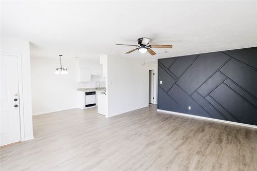 1202 Airline Dr, College Station, TX, 77845-5161 | Card Image