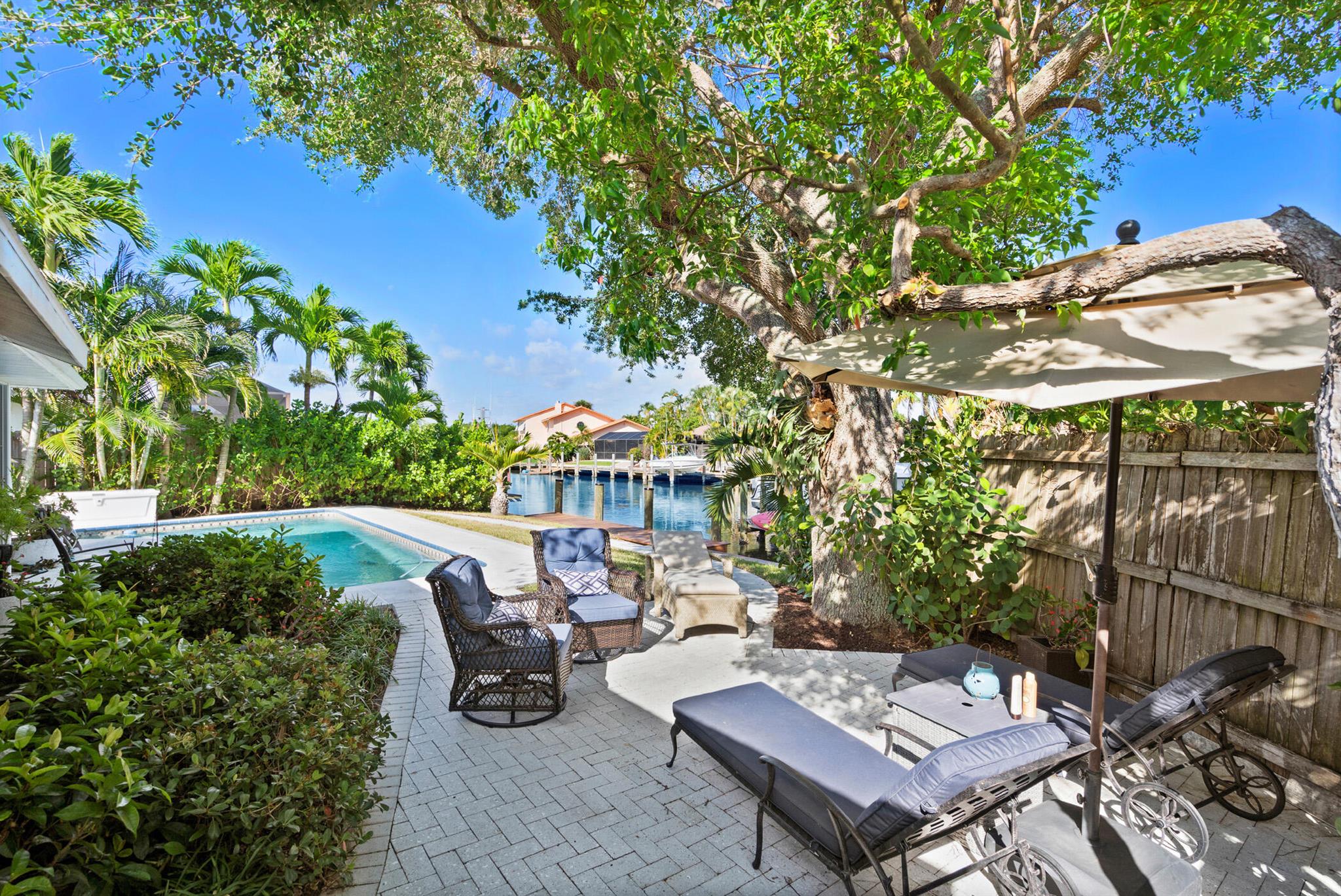 Queen Elizabeth Ct, Hutchinson Island, FL 34949