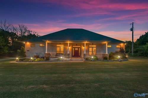 737 Capshaw Rd Nw, Madison, AL, 35757-7304 | Card Image