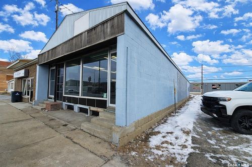 111 2nd Avenue E, Wilkie, SK, S0K4W0 | Card Image