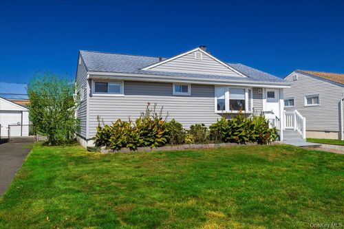 68 Tyler St, Freeport, NY, 11520-6235 | Card Image