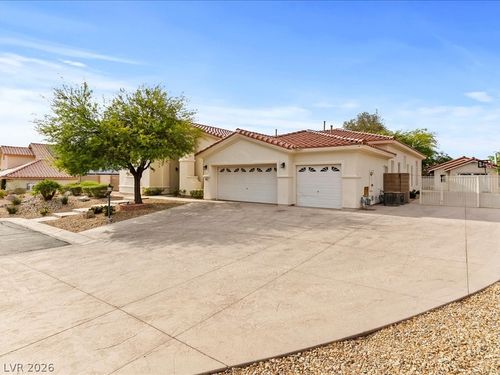 6880 Royal Heritage Ct, Las Vegas, NV, 89110-5253 | Card Image