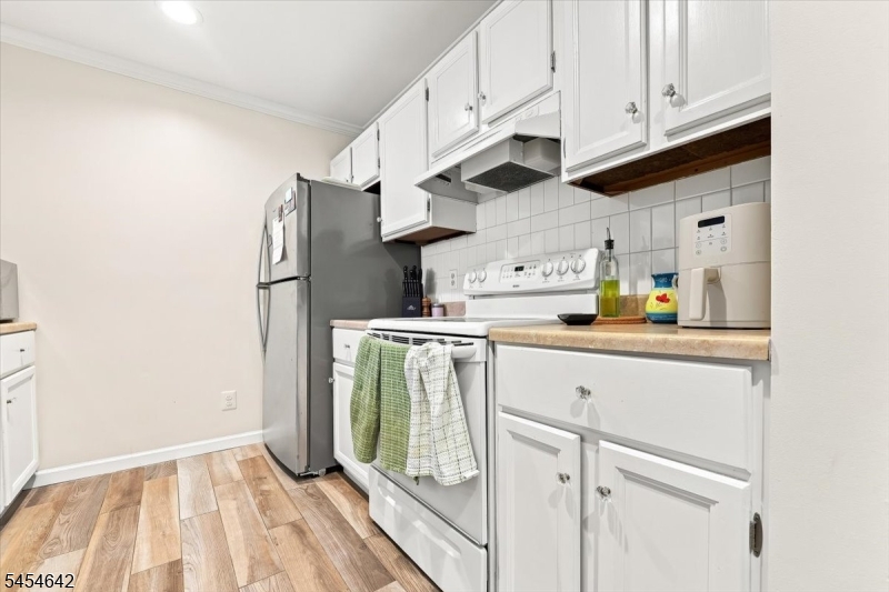 Residential Lease in Glen Ridge Boro Twp. 3