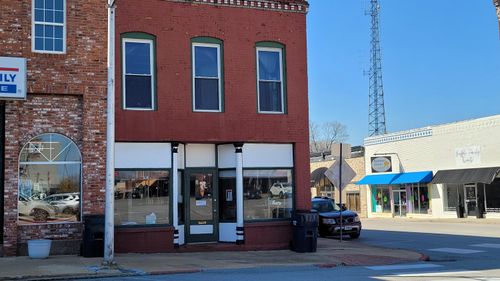100 E Commercial St, Buffalo, MO, 65622-7615 | Card Image