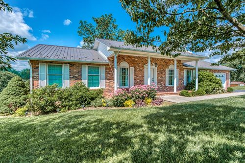 418 Yates Estates Cir, Cedar Bluff, VA, 24609-8035 | Card Image