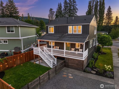 8734 Falls Ave Se, Snoqualmie, WA, 98065-9610 | Card Image