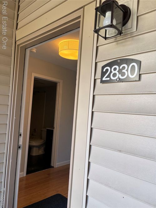 2830 Davison Ave, Auburn Hills, MI, 48326-2032 | Card Image