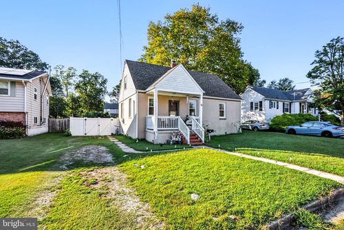 83 Queen Ave, PENNSVILLE, NJ, 08070-1805 | Card Image