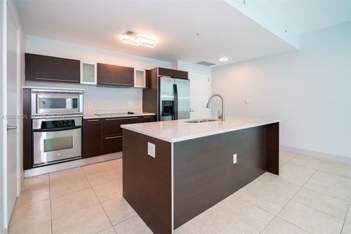 3917-1900 N Bayshore Dr, Miami, FL, 33132-3001 | Card Image