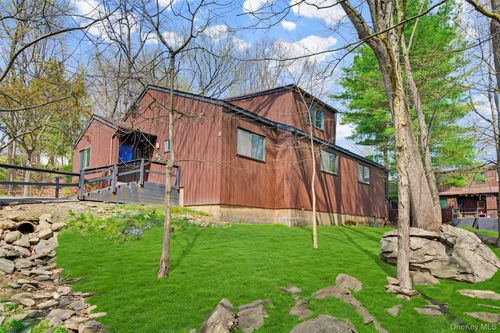 8 Laurel Ct, Highland Mills, NY, 10930-2804 | Card Image