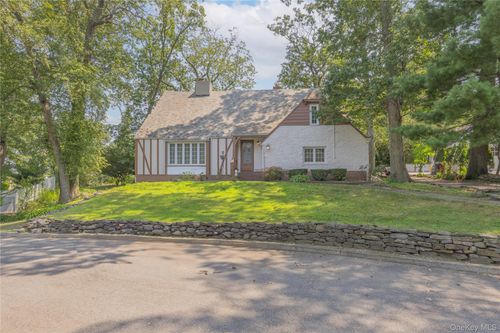 4 Bobolink Pl, Yonkers, NY, 10701-5367 | Card Image