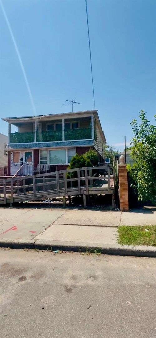 130 124th St, South Ozone Park, NY, 11420-2714 | Card Image