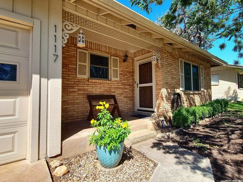 1117 Lake Dr, Kerrville, TX, 78028-2920 | Card Image