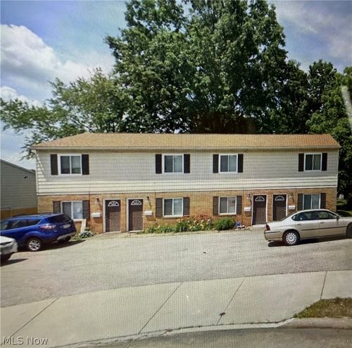 240 Lilac Pl, Barberton, OH, 44203-4227 | Card Image