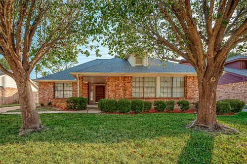 2810 Pineleaf Dr, Sugar Land, TX, 77479-1560 | Card Image