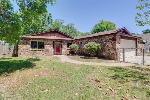 6800 Oakhurst Dr, Ocean Springs, MS, 39564-8449 | Card Image