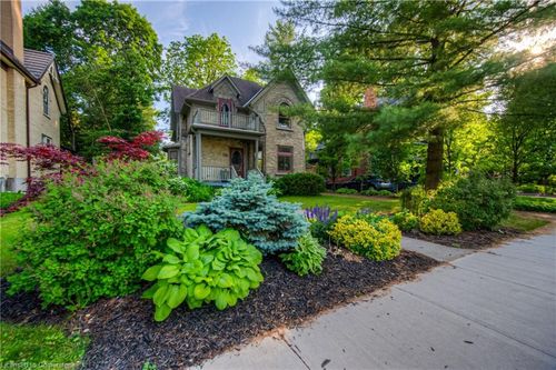 19 Roland St, Kitchener, ON, N2G1K5 | Card Image