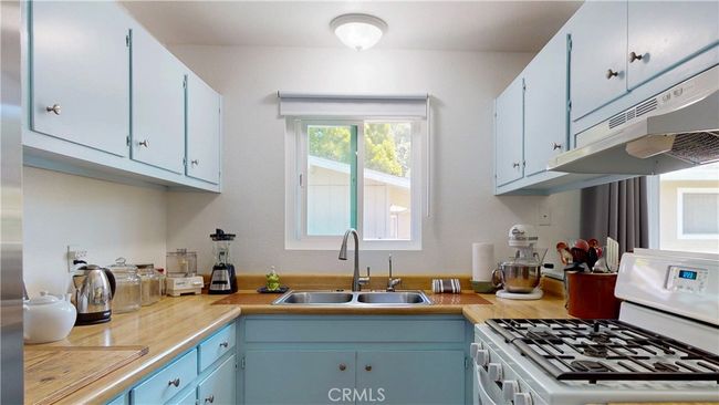 Kitchen awaiting your renovations! | Image 5