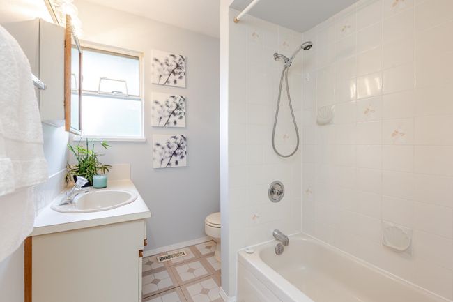 1015 163 St, House other with 3 bedrooms, 3 bathrooms and 6 parking in Surrey BC | Image 20