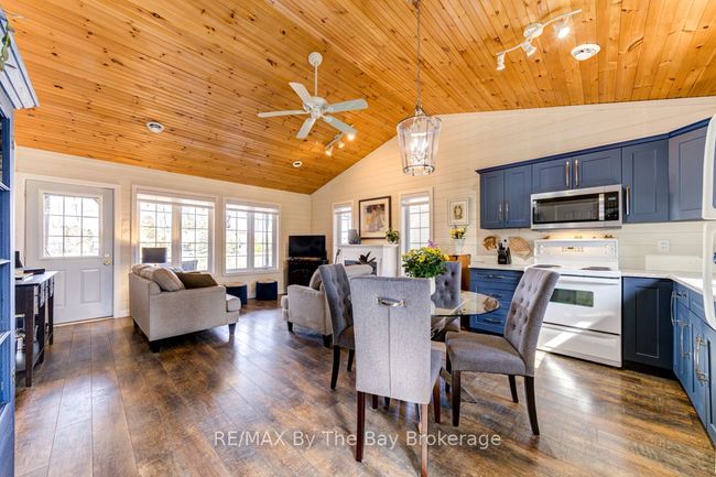 30 Cabin Cres, House other with 3 bedrooms, 1 bathrooms and 2 parking in Wasaga Beach ON | Image 6