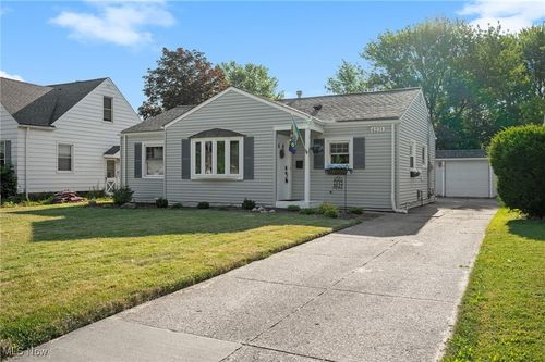 4231 W 220th St, Fairview Park, OH, 44126-1815 | Card Image