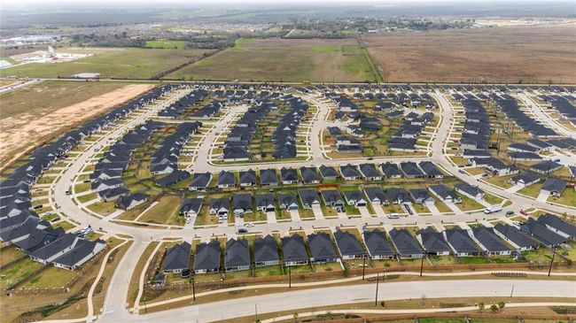 31619 Featherstone Trail is ready for its new homeowners! Give us a call today to schedule your private tour! | Image 32