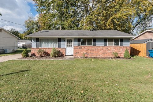 738 W Shore Blvd, Sheffield Lake, OH, 44054-1349 | Card Image