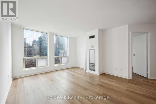 1802 - 25 Grenville St, Condo with 2 bedrooms, 1 bathrooms and null parking in Toronto ON | Image 10