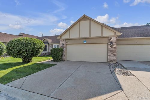 42614 Cedar Ridge Dr, Clinton Twp, MI, 48038-1621 | Card Image