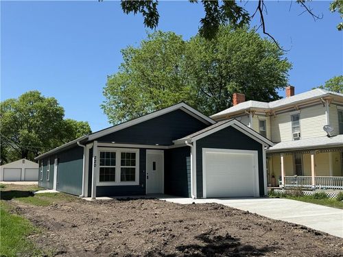 220 S Locust St, Ottawa, KS, 66067-2232 | Card Image