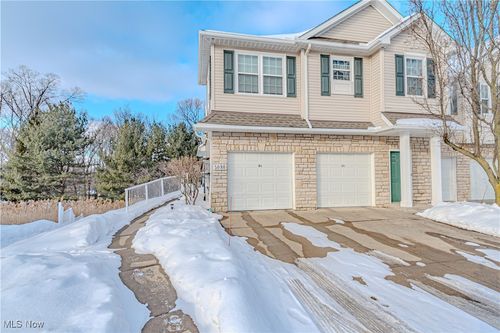 5080 Whispering Oaks Blvd, Parma, OH, 44134-4560 | Card Image