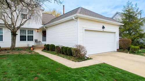390 Blair Cir, Aurora, OH, 44202-7663 | Card Image