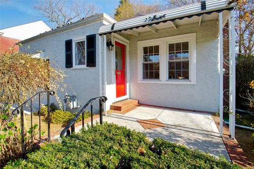 29 Sydney Ave, Malverne, NY, 11565-1124 | Card Image