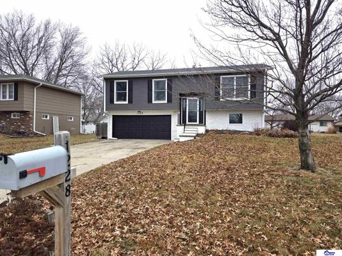 1228 N Maine Ave, York, NE, 68467-2202 | Card Image